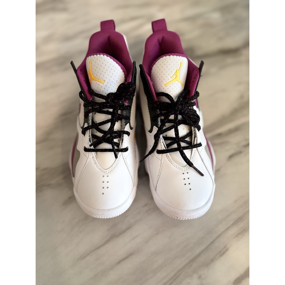 Women's Jordan Zoom '92 Size 7  White /Cactus Flower/ Black- Pre-owned Excellent